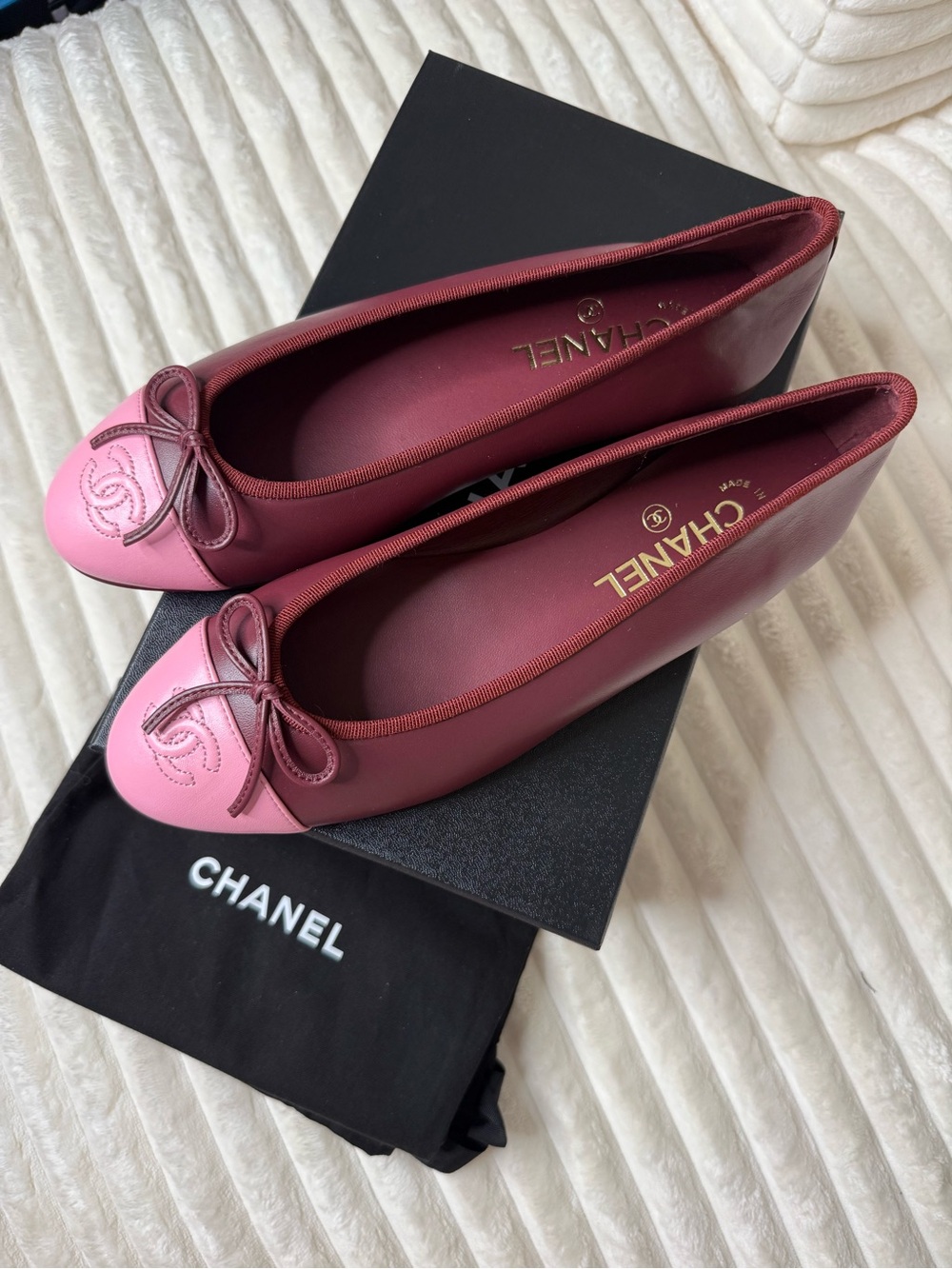 CHANEL 26S Two-Tone Burgundy and Pink Leather CC Logo Ballet Flats